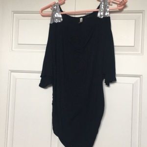 Women’s navy blue top